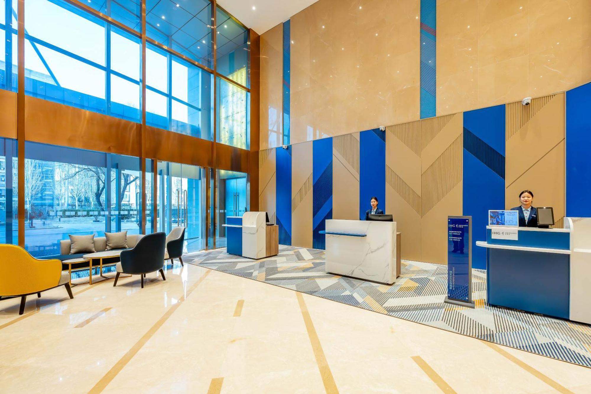 Khách sạn Express Conference Center By Ihg 4*